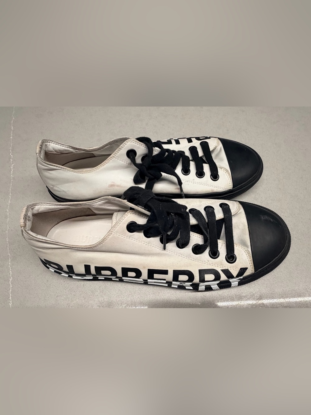 Burberry White and Black Logo Low-Top Sneakers - Graphic Side Print